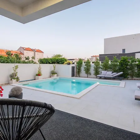 Tinka Villa *